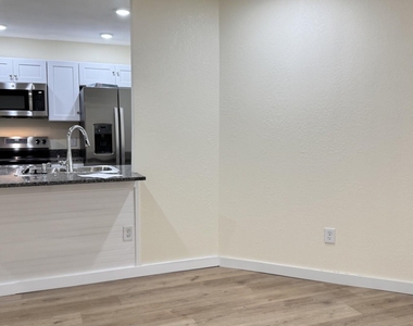 2309 Balsam Drive - Photo Thumbnail 16