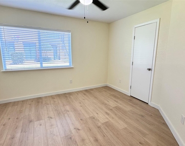 2309 Balsam Drive - Photo Thumbnail 15