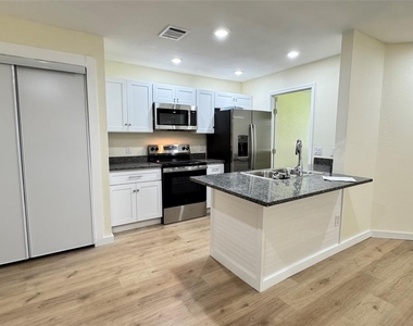 2309 Balsam Drive - Photo Thumbnail 4