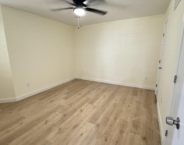 2309 Balsam Drive - Photo Thumbnail 12