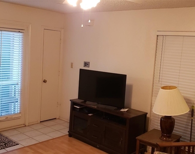 2301 Balsam Drive - Photo Thumbnail 2