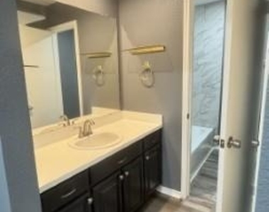2314 Garden Park Court - Photo Thumbnail 12