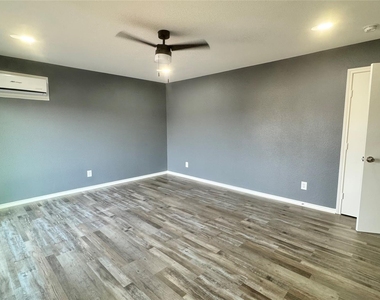2314 Garden Park Court - Photo Thumbnail 6