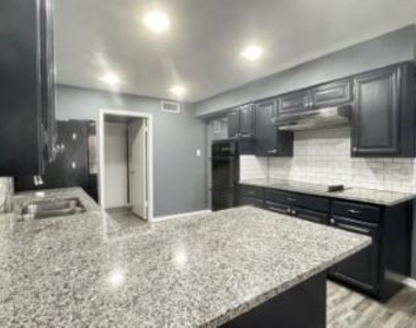2314 Garden Park Court - Photo Thumbnail 3