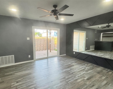 2314 Garden Park Court - Photo Thumbnail 7