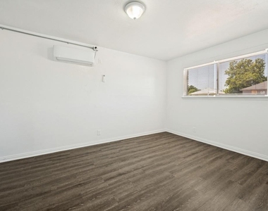 2701 Hemphill Street - Photo Thumbnail 4