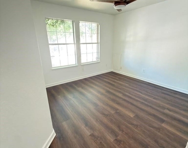 9409 Goldenview Drive - Photo Thumbnail 4