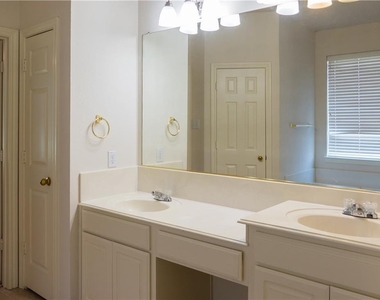 160 Fallkirk Drive - Photo Thumbnail 17