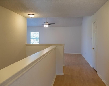 160 Fallkirk Drive - Photo Thumbnail 14