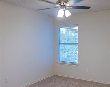 160 Fallkirk Drive - Photo Thumbnail 12
