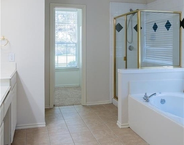 160 Fallkirk Drive - Photo Thumbnail 18