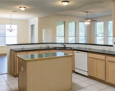 160 Fallkirk Drive - Photo Thumbnail 6