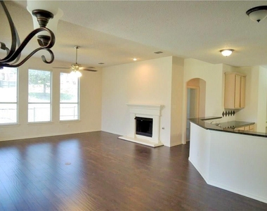 160 Fallkirk Drive - Photo Thumbnail 2