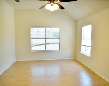 160 Fallkirk Drive - Photo Thumbnail 16