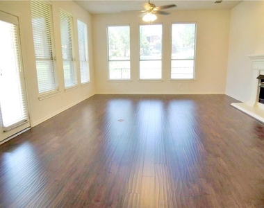 160 Fallkirk Drive - Photo Thumbnail 8