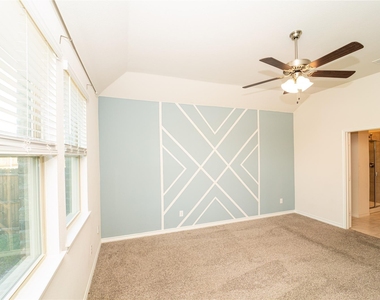 518 Saddle Club Way - Photo Thumbnail 18