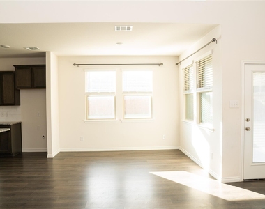 518 Saddle Club Way - Photo Thumbnail 6