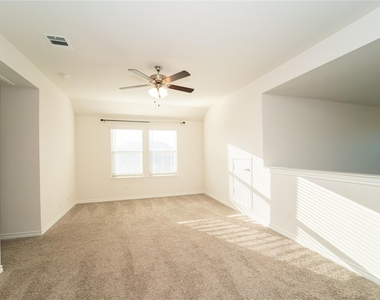 518 Saddle Club Way - Photo Thumbnail 15