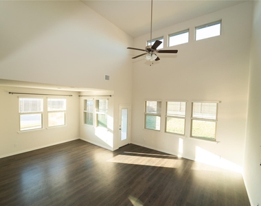 518 Saddle Club Way - Photo Thumbnail 4