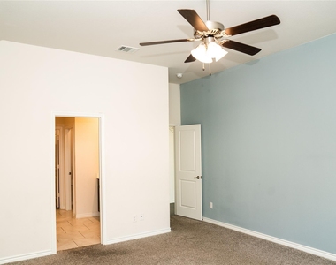 518 Saddle Club Way - Photo Thumbnail 23