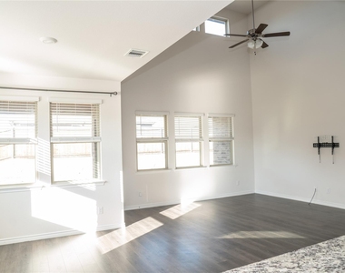 518 Saddle Club Way - Photo Thumbnail 5