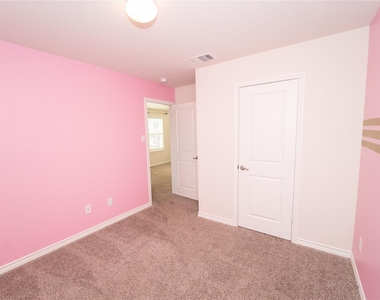 518 Saddle Club Way - Photo Thumbnail 12