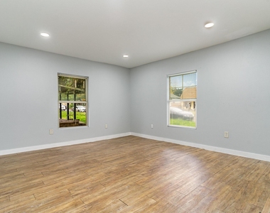 1322 Galloway Avenue - Photo Thumbnail 7