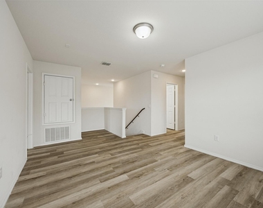 400 Alton Street - Photo Thumbnail 8