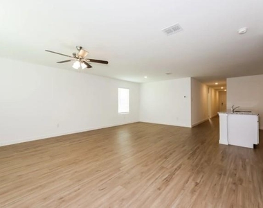 7109 Landings Edge Road - Photo Thumbnail 2