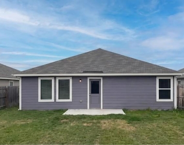 7109 Landings Edge Road - Photo Thumbnail 10