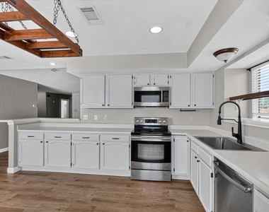 1029 Field Trail Drive - Photo Thumbnail 14