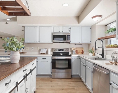 1029 Field Trail Drive - Photo Thumbnail 4