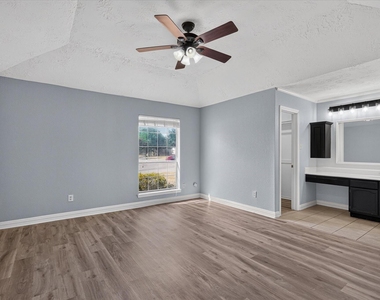 1029 Field Trail Drive - Photo Thumbnail 9