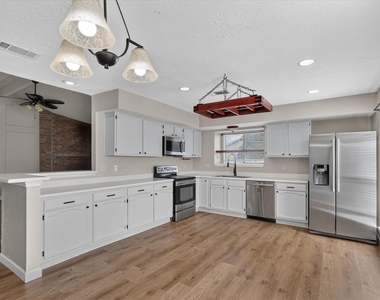 1029 Field Trail Drive - Photo Thumbnail 13