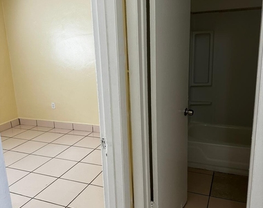 13695 Ne 3rd Court - Photo Thumbnail 2