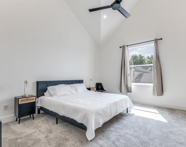 2915 Lucas Drive - Photo Thumbnail 5
