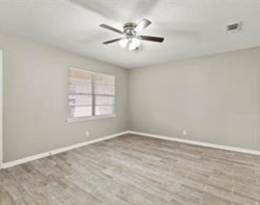 7425 S College Circle - Photo Thumbnail 3