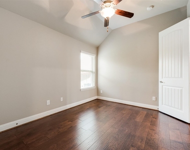 4304 Caney Creek Circle - Photo Thumbnail 12