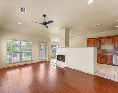 511 Mariner Drive - Photo Thumbnail 4