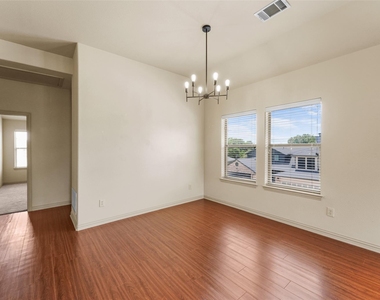 511 Mariner Drive - Photo Thumbnail 5