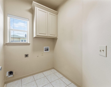 511 Mariner Drive - Photo Thumbnail 10