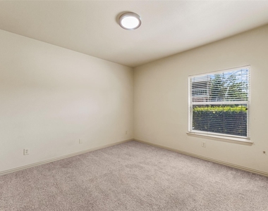 511 Mariner Drive - Photo Thumbnail 11