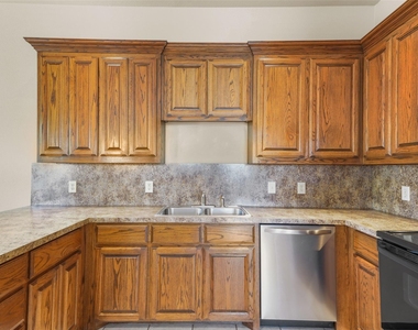 511 Mariner Drive - Photo Thumbnail 7