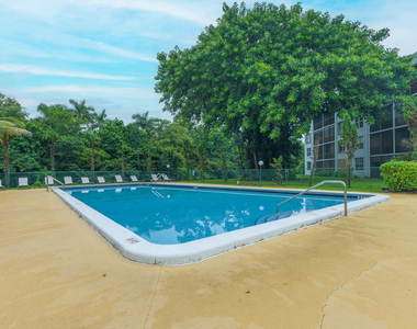 101 Royal Park Drive - Photo Thumbnail 14