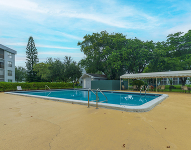 101 Royal Park Drive - Photo Thumbnail 24