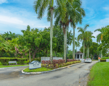 101 Royal Park Drive - Photo Thumbnail 2