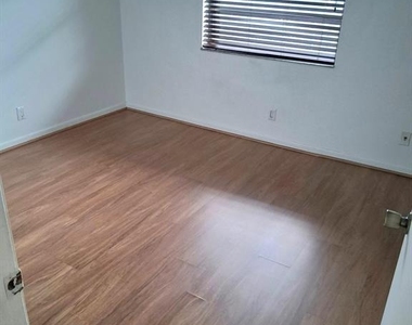 3301 Nw 47th Terrace - Photo Thumbnail 8