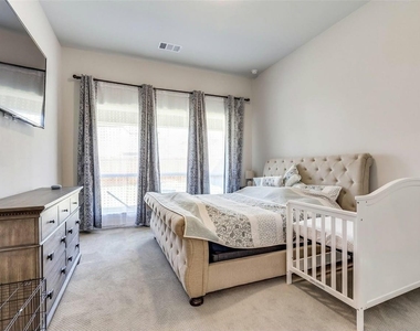 1285 Saffron Street - Photo Thumbnail 4