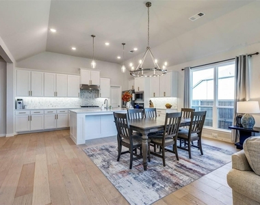 1285 Saffron Street - Photo Thumbnail 2