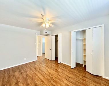 5722 Gaston Avenue - Photo Thumbnail 6
